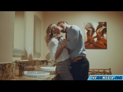 ❤️ Kiam belplena blondulo delogas vin en publika necesejo ❤️ Rusia porno ĉe eo.myteporn.ru
